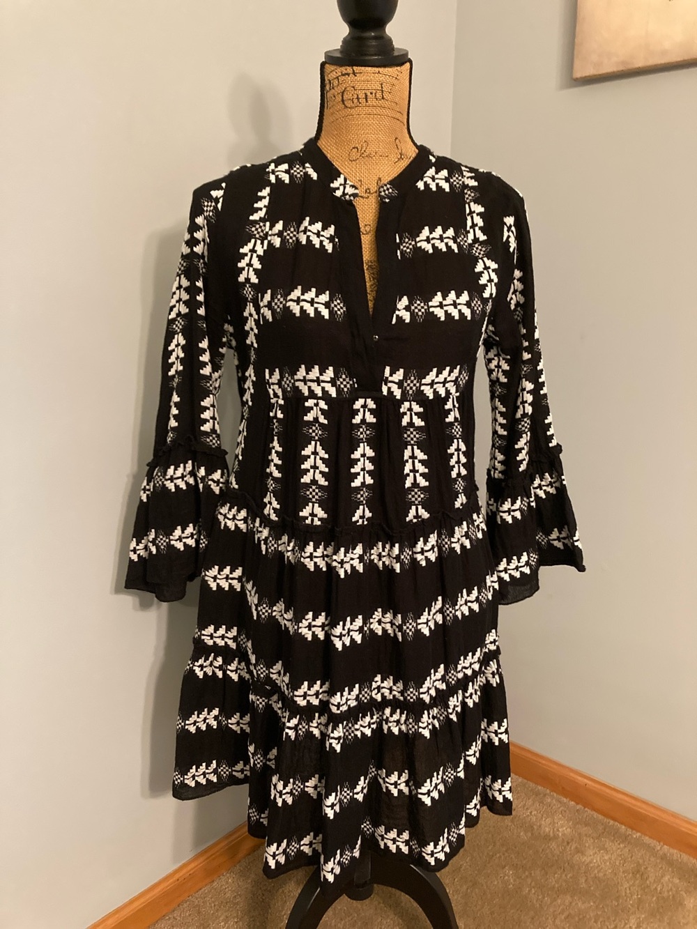 Elan Black Dress with White Arrow Pattern Embroidery Women Size Medium